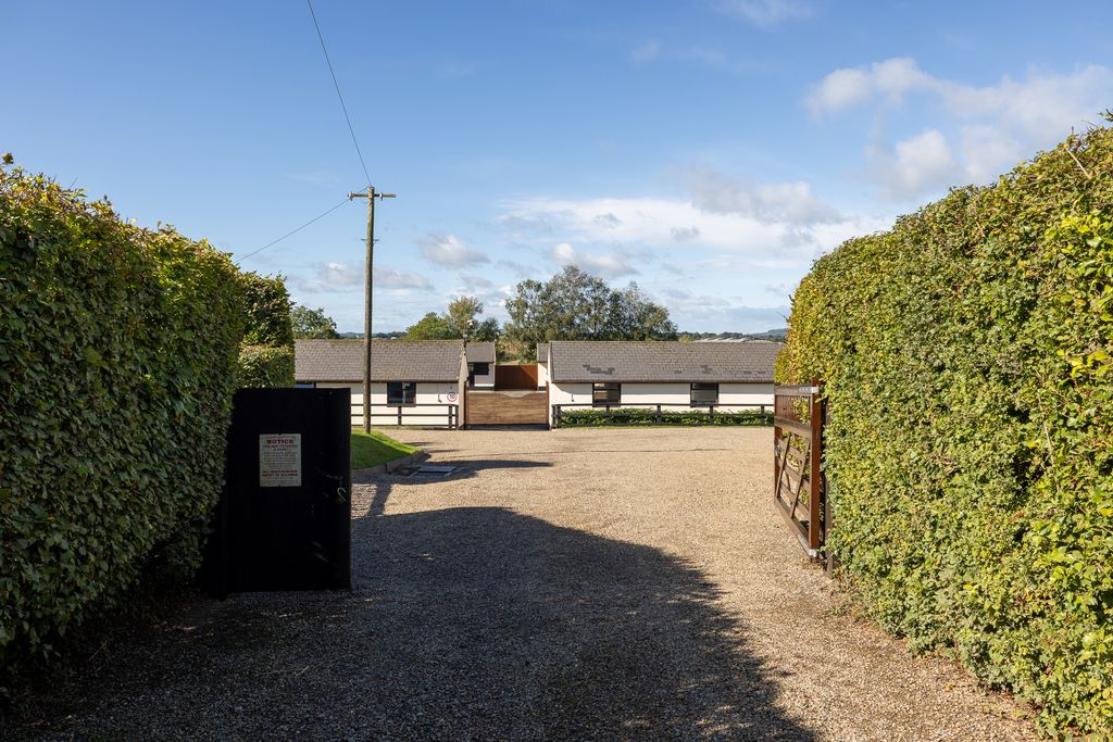 Property photo 2 of 41