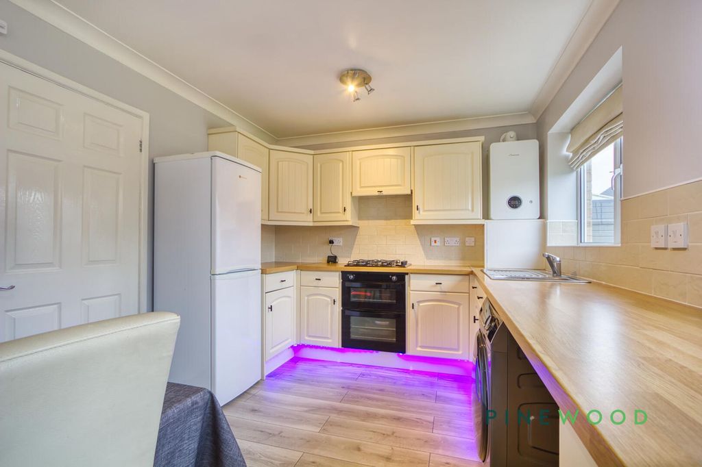 Property photo 2 of 25 Kitchen