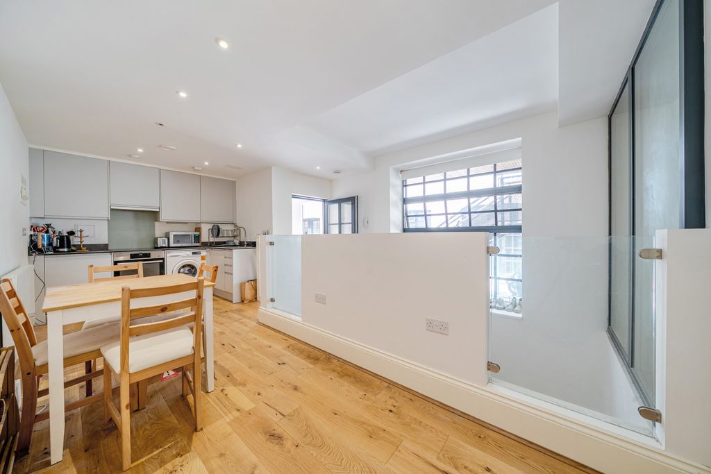 Property photo 2 of 14 Dining Area