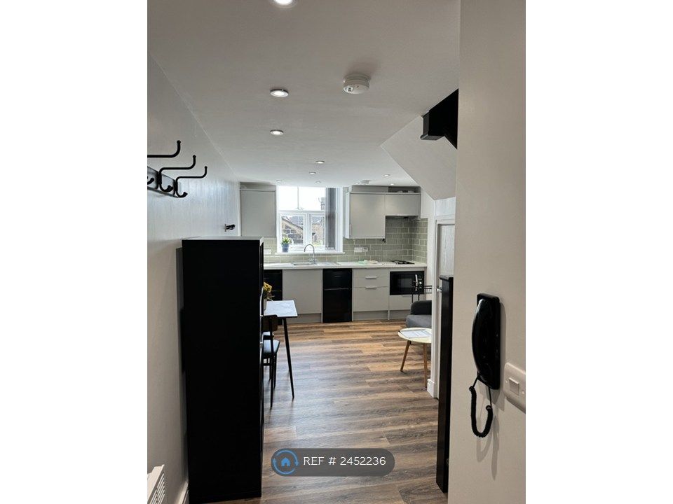Property photo 1 of 32