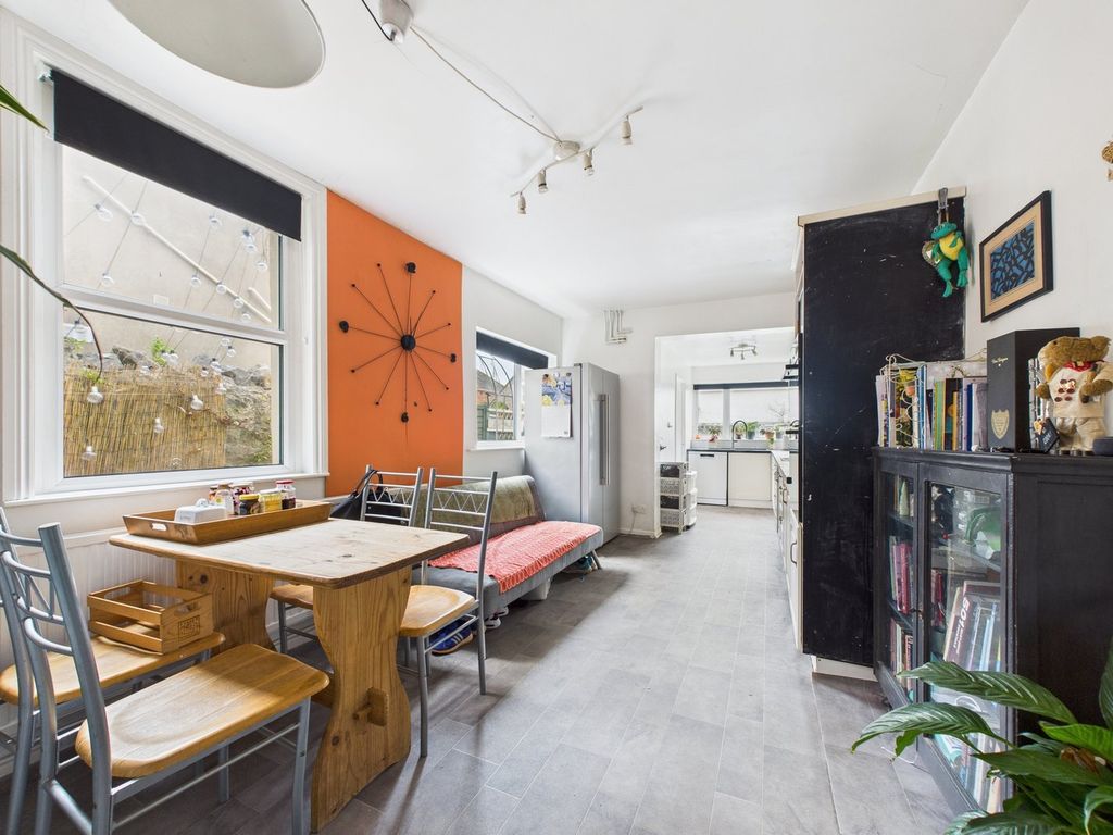 Property photo 3 of 27