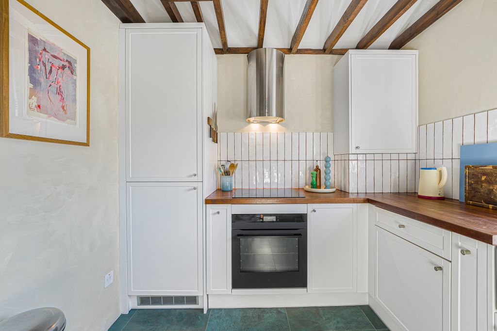 Property photo 1 of 28 Kitchen (4)