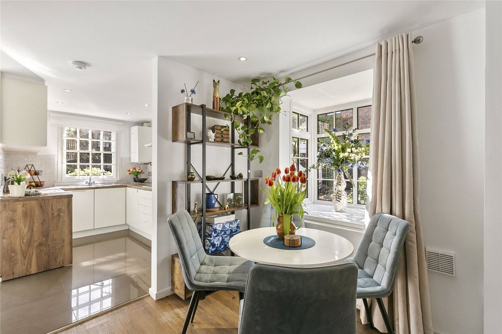 Property photo 3 of 10 Dining Area
