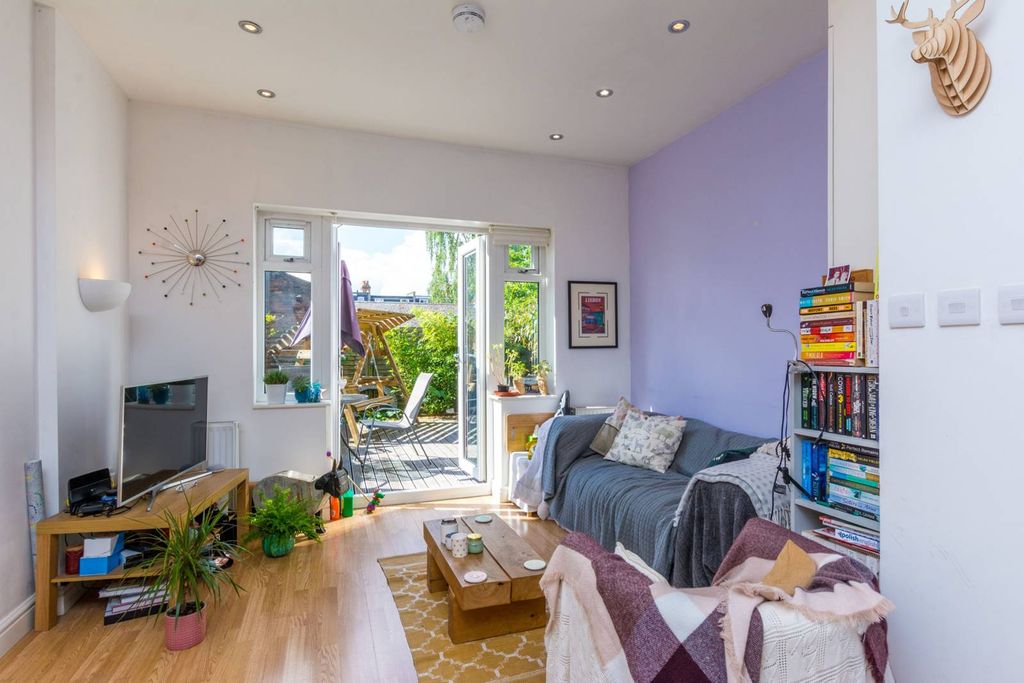 Property photo 1 of 6