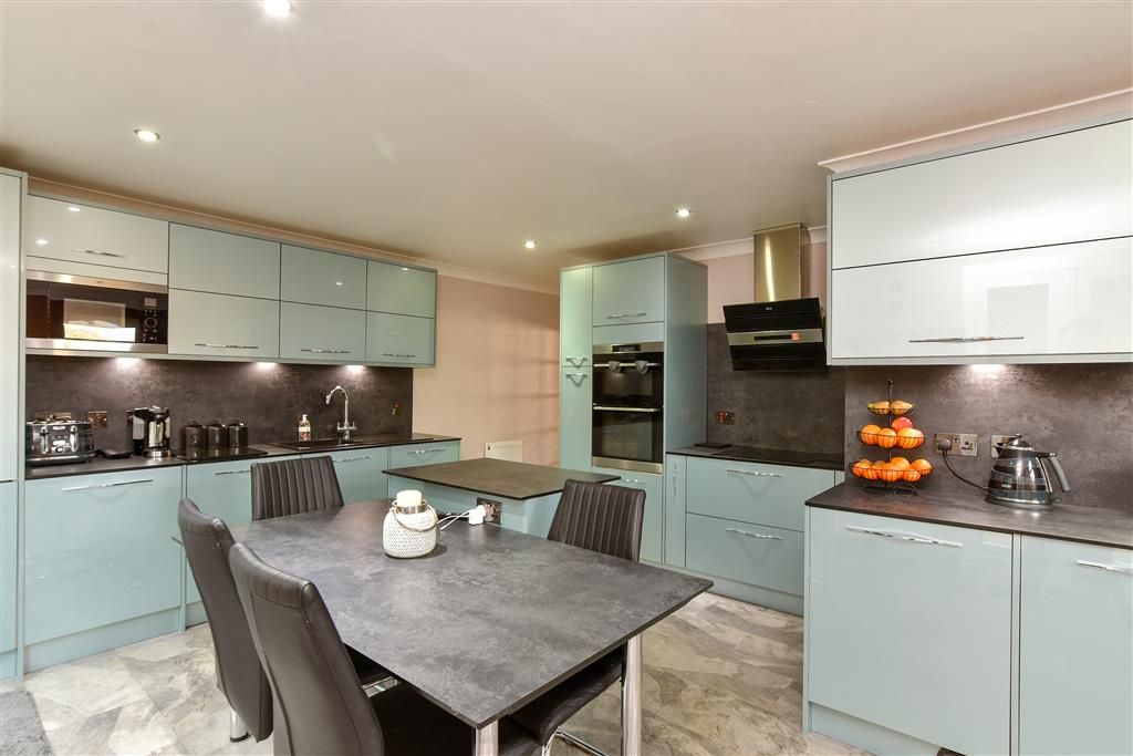 Property photo 1 of 11 Kitchen/Dining Area