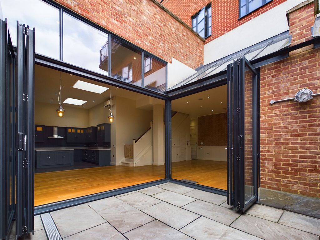 Property photo 1 of 20 Court Yard