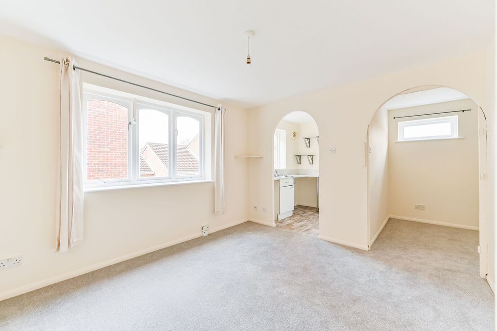 Property photo 2 of 8
