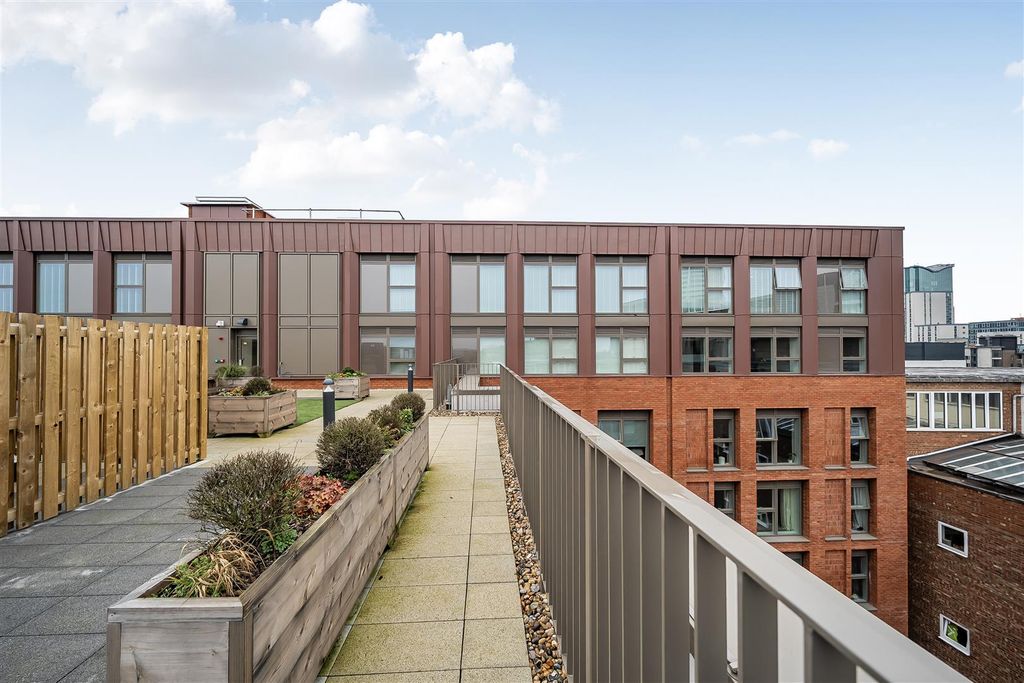 Property photo 2 of 10 1424430-7-69Aae718113Ad.Jpg