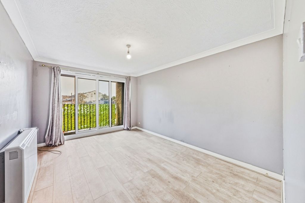 Property photo 2 of 17 Photo