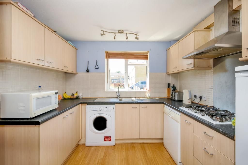 Property photo 2 of 10 Kitchen