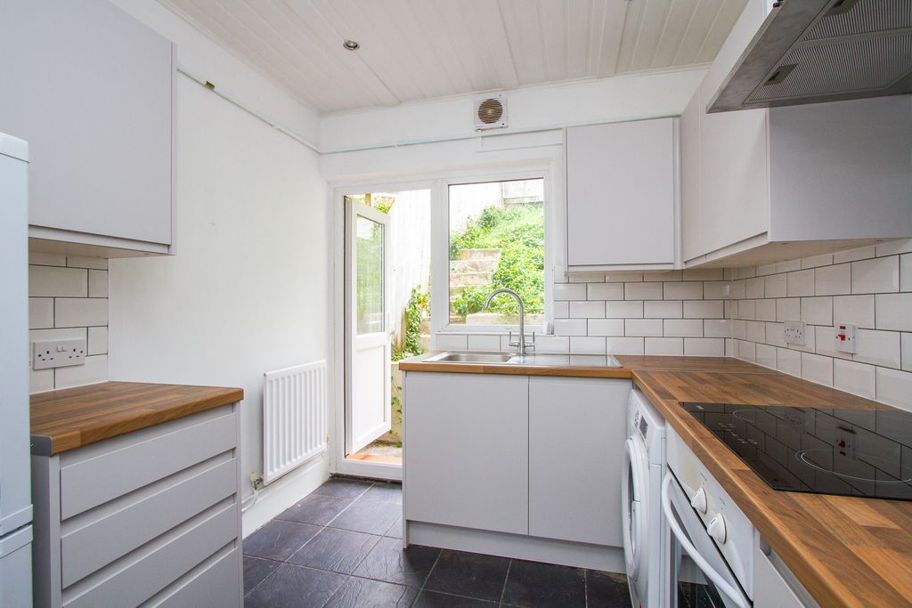 Property photo 2 of 16 Photo 03