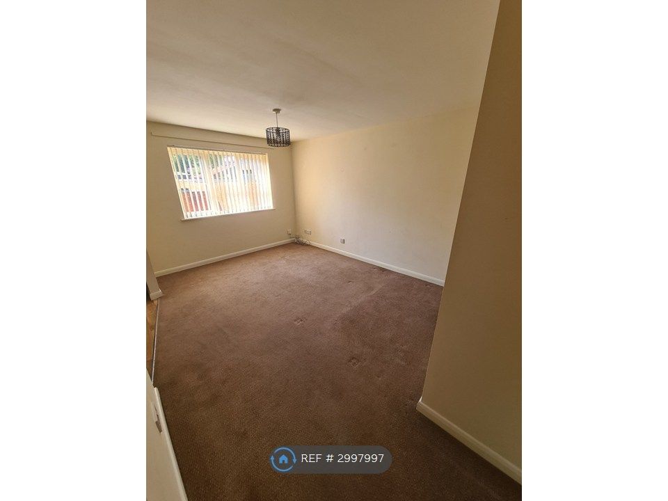 Property photo 3 of 11 Living Room