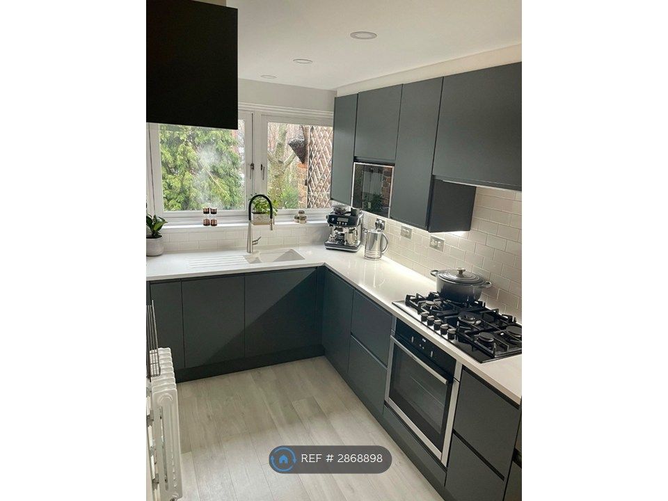 Property photo 2 of 7 Kitchen