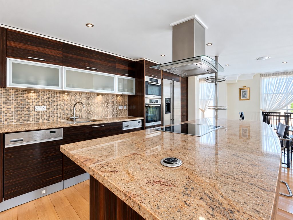 Property photo 2 of 19 4486653
