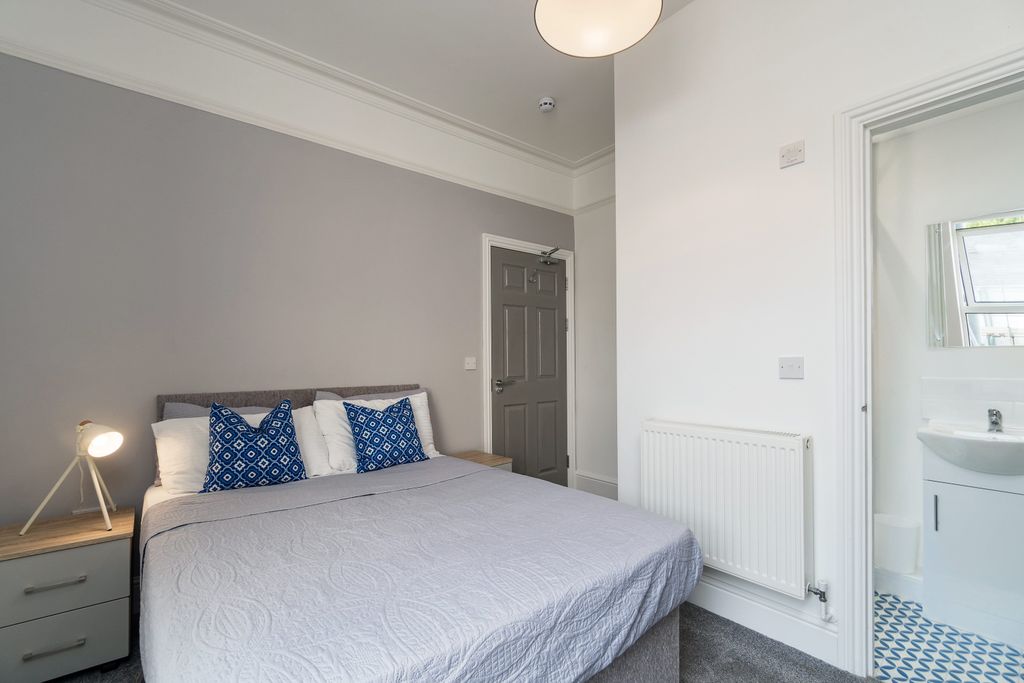 Property photo 3 of 12 0006