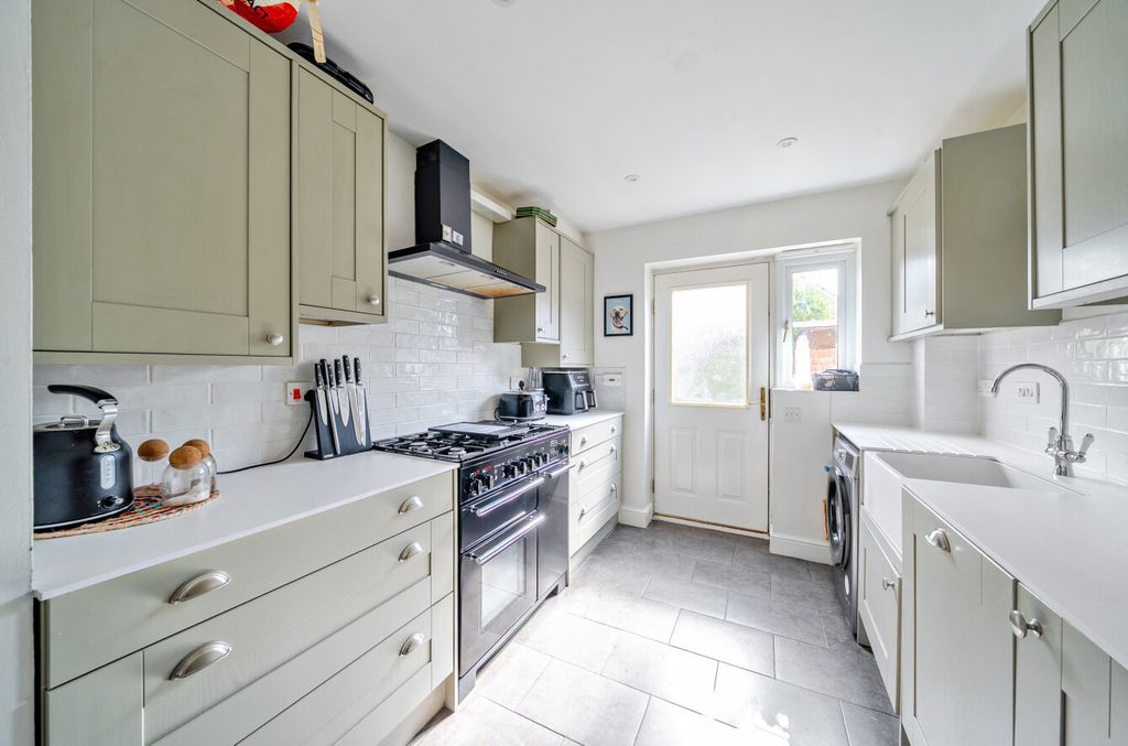 Property photo 3 of 27 1348371-9-68B703c...