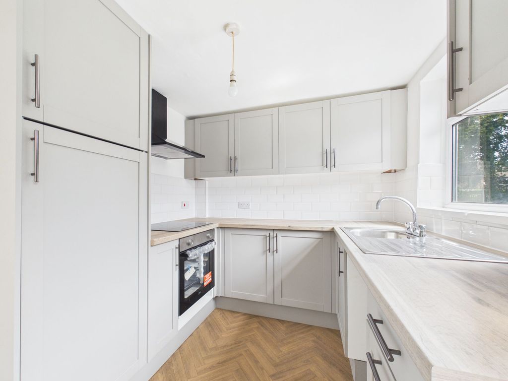 Property photo 2 of 18 Kitchen