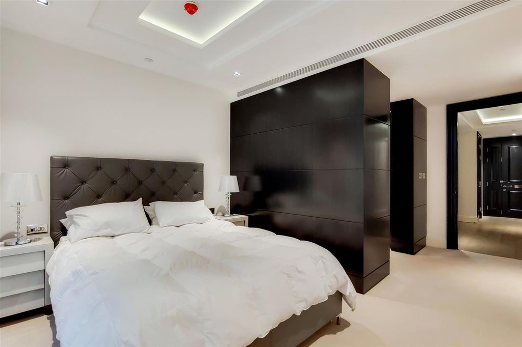 Property photo 3 of 16 Main Bedroom