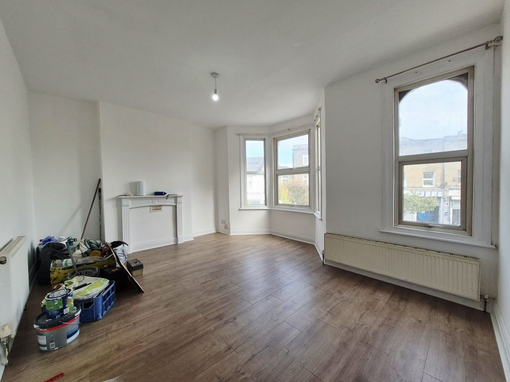 Property photo 1 of 13 Newly Renovated 2/3 Bedroom First-Floor Flat – Listria Park, N16