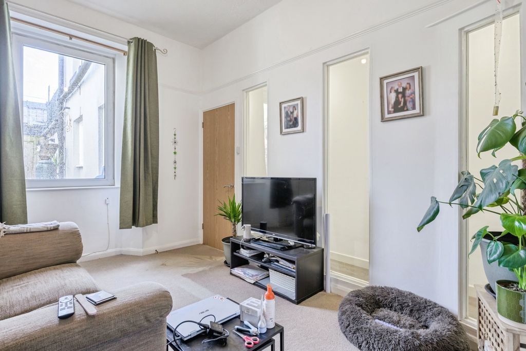 Property photo 3 of 15 Pbox-Img.Jpg