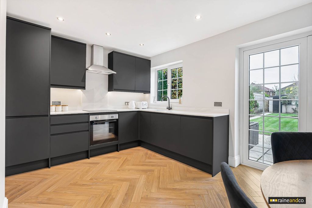 Property photo 2 of 25