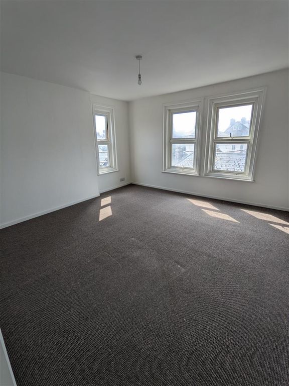 Property photo 3 of 7 Lounge.Jpg