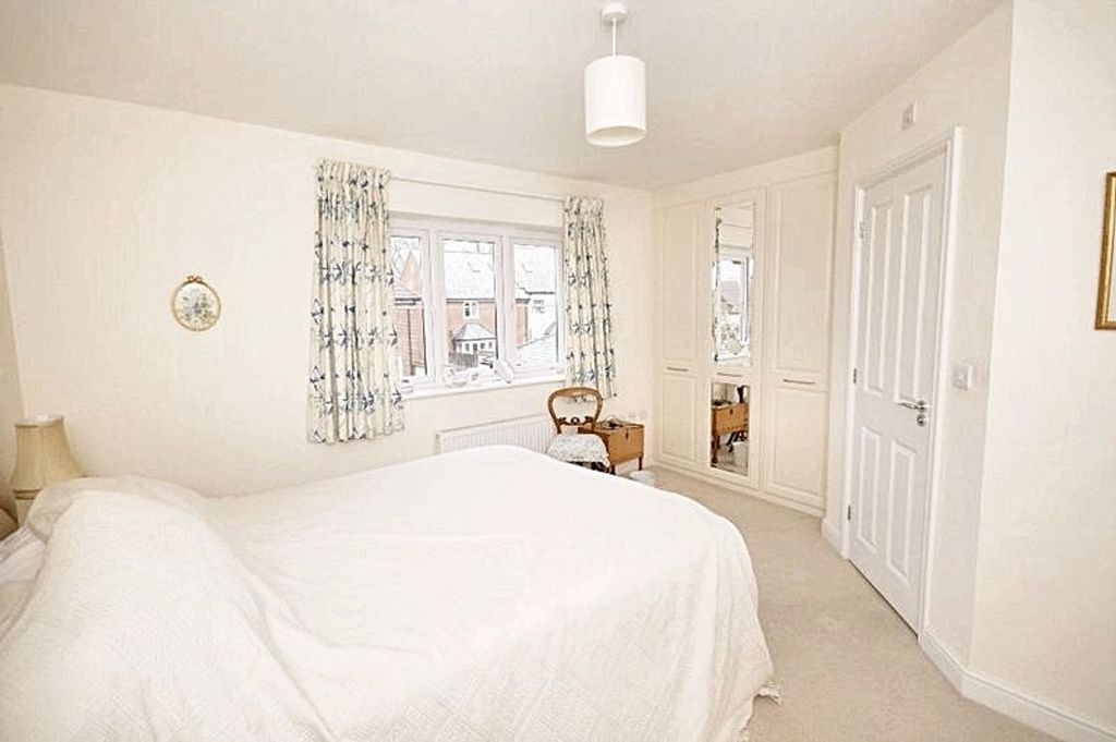 Property photo 3 of 6 Bedroom