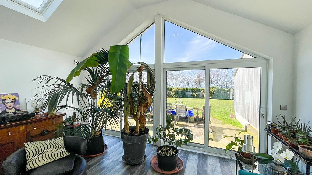 Property photo 3 of 27