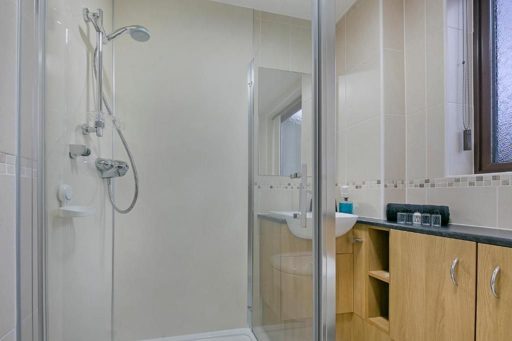 Property photo 2 of 25