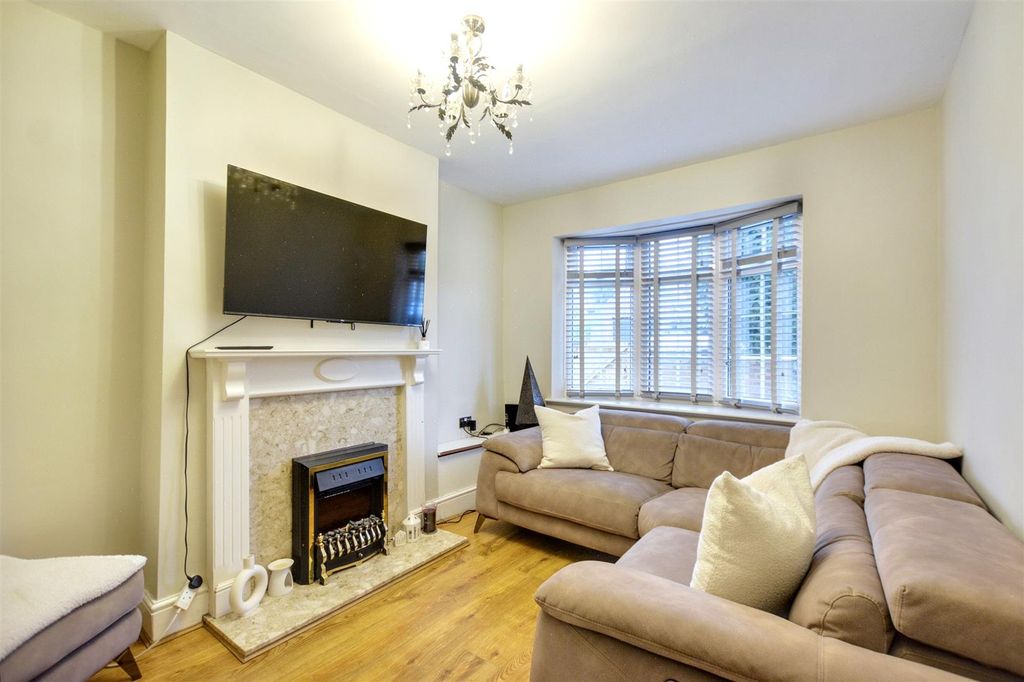 Property photo 2 of 19 Lounge_1.Jpeg