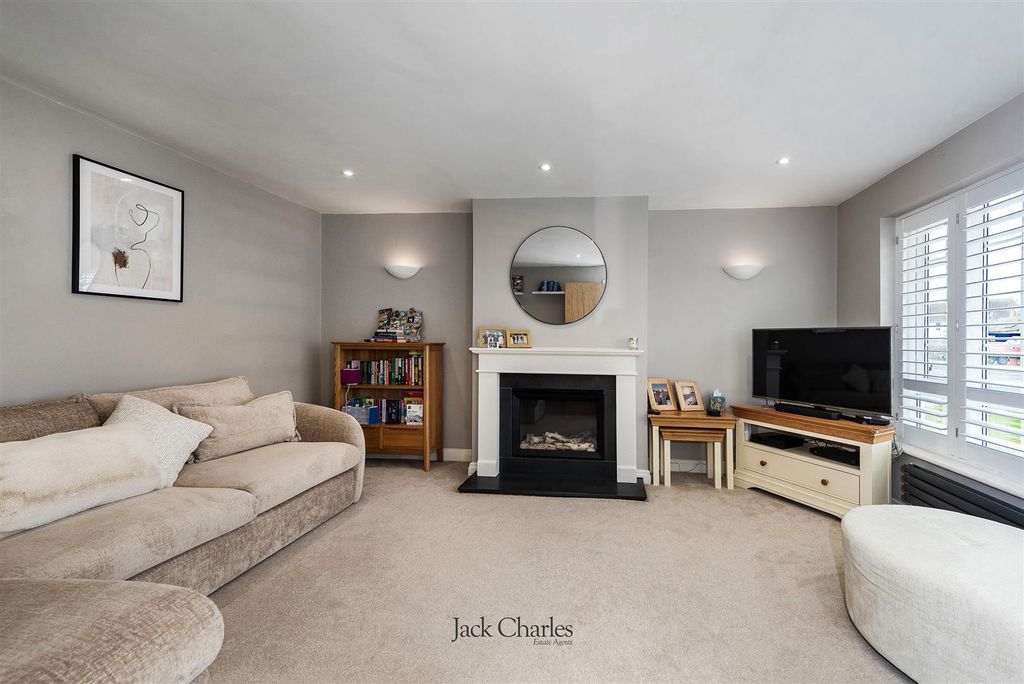 Property photo 2 of 16 76 Brookmead, Tn11 9Ez 002.Jpg