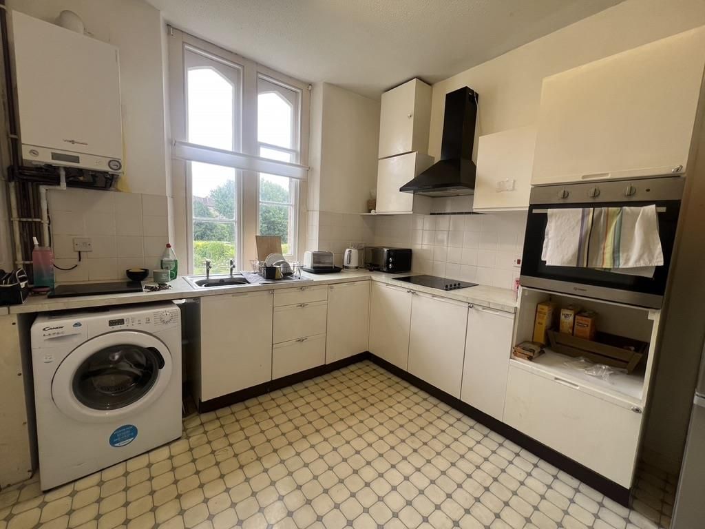 Property photo 3 of 7 Kitchen