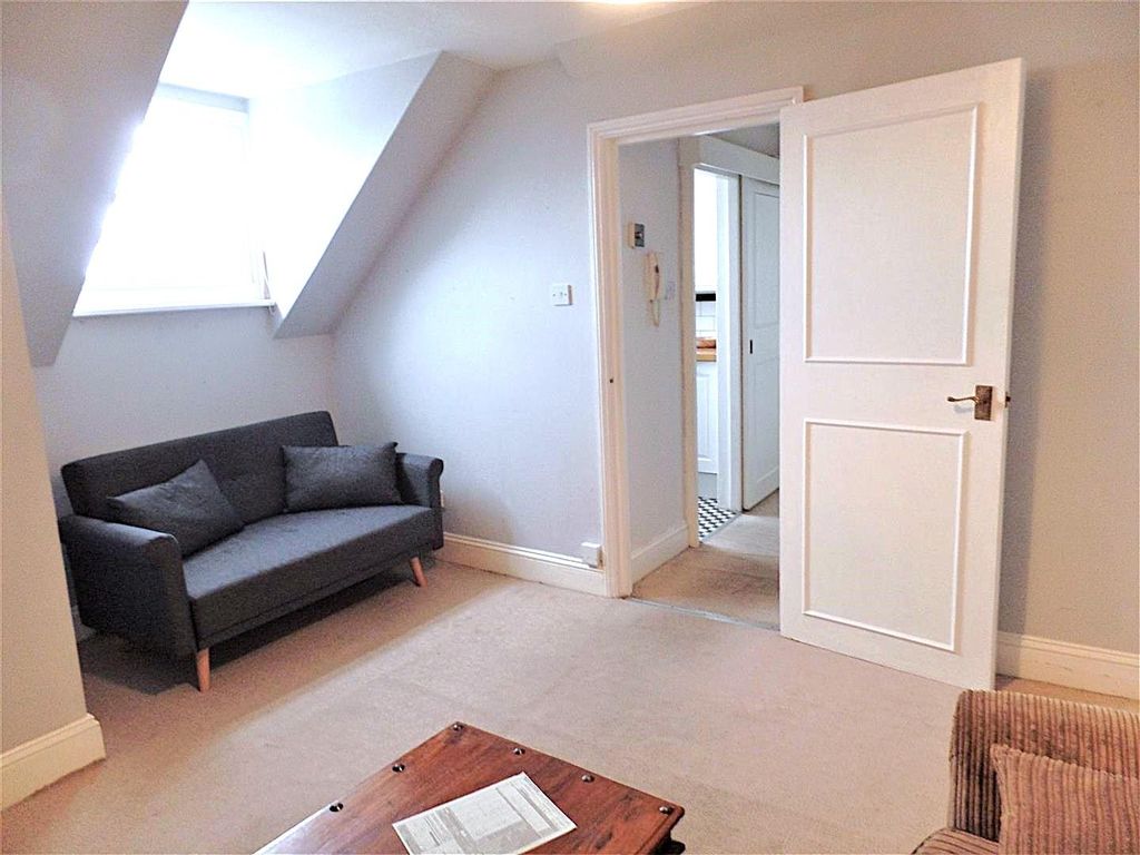 Property photo 2 of 8 20 Upper Rock Lounge.Jpg