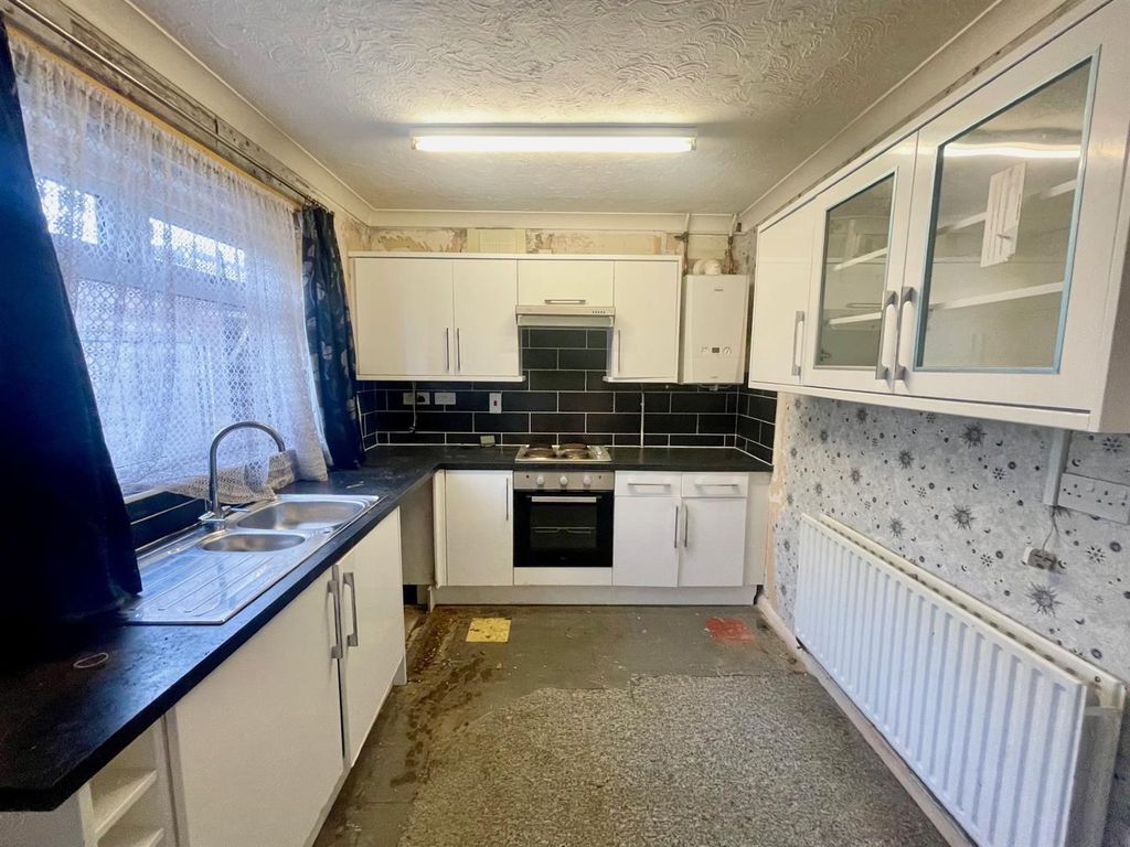 Property photo 2 of 8 Kitchen 2.Jpg