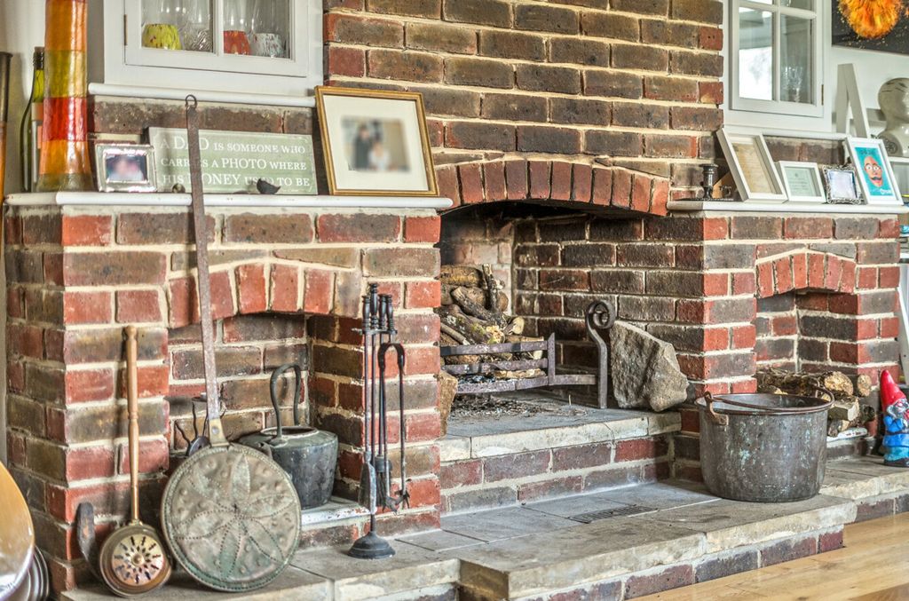 Property photo 2 of 32