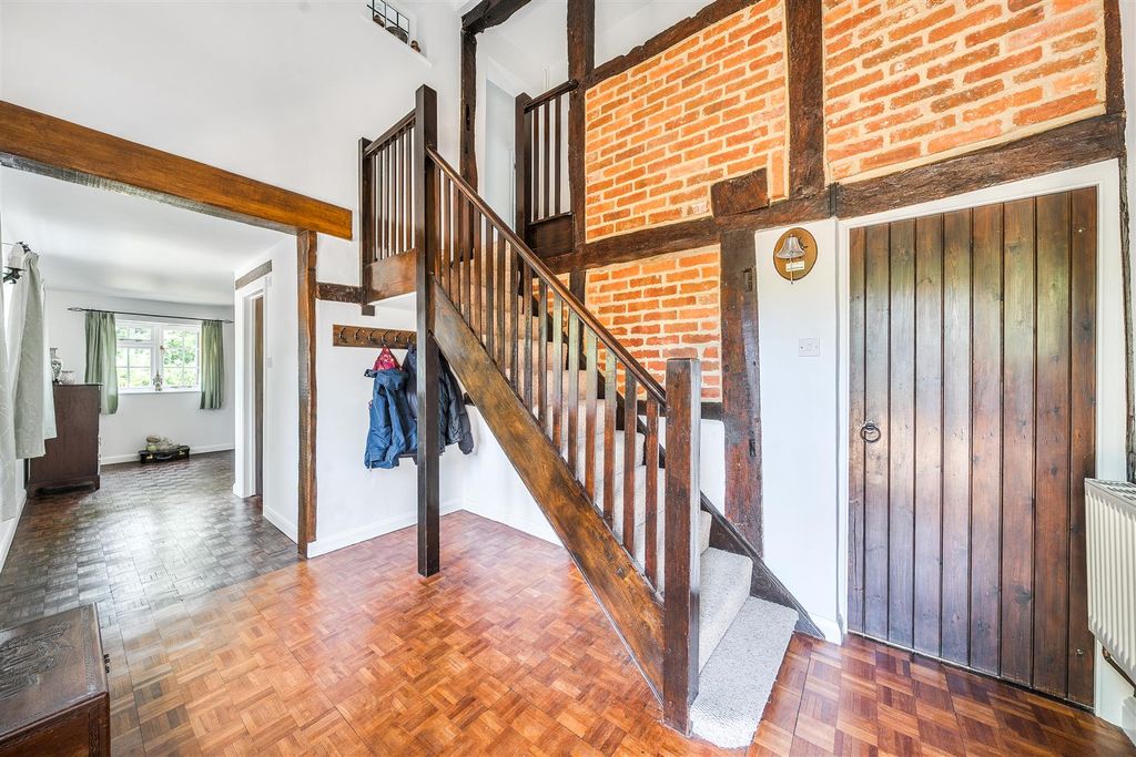 Property photo 3 of 26 Entrance Hall