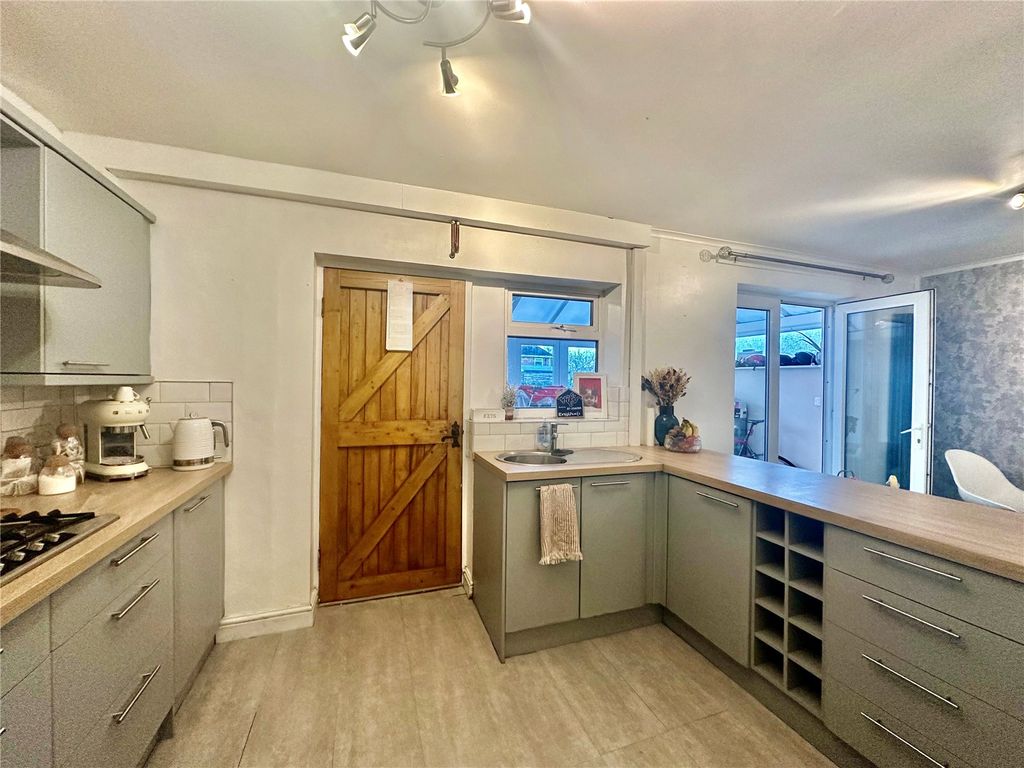 Property photo 2 of 19 Picture No. 31