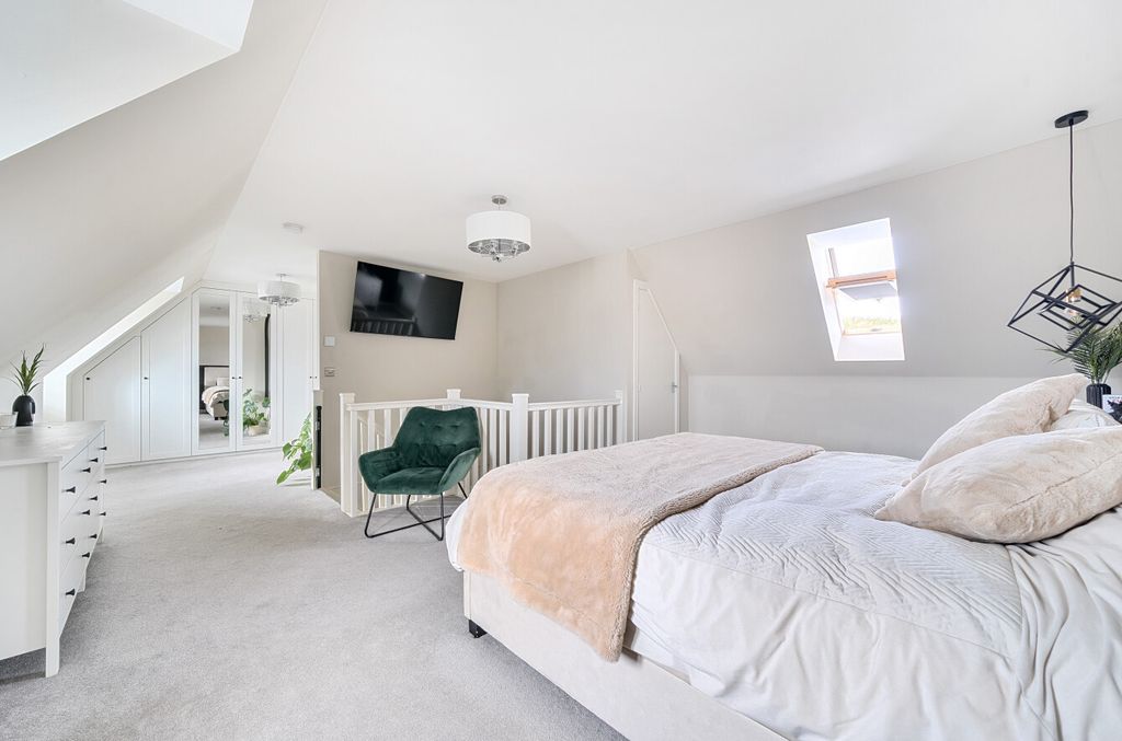 Property photo 3 of 27 1377109-20-6915Ca...