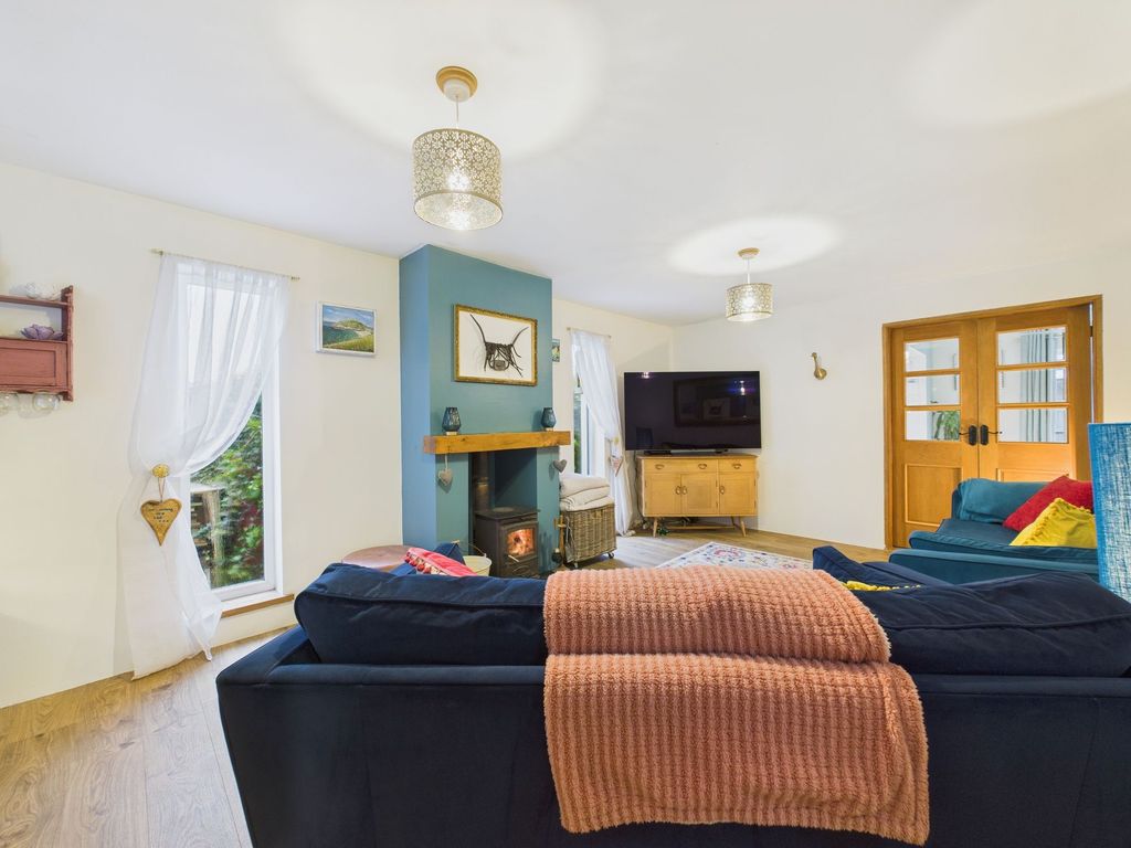 Property photo 3 of 28