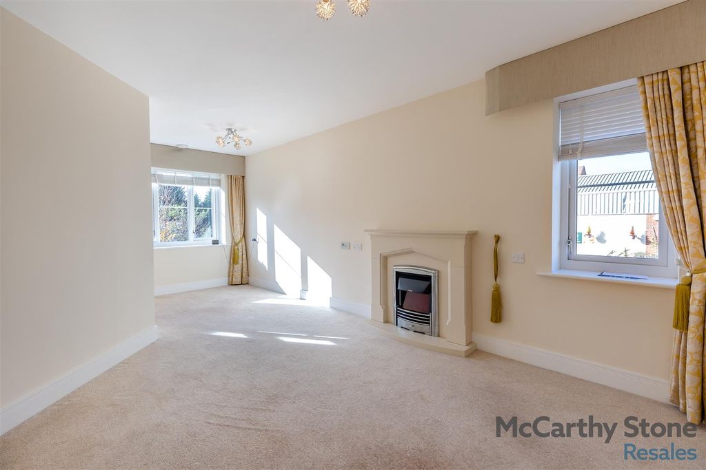 Property photo 3 of 20 8668330-Interior17.Jpg