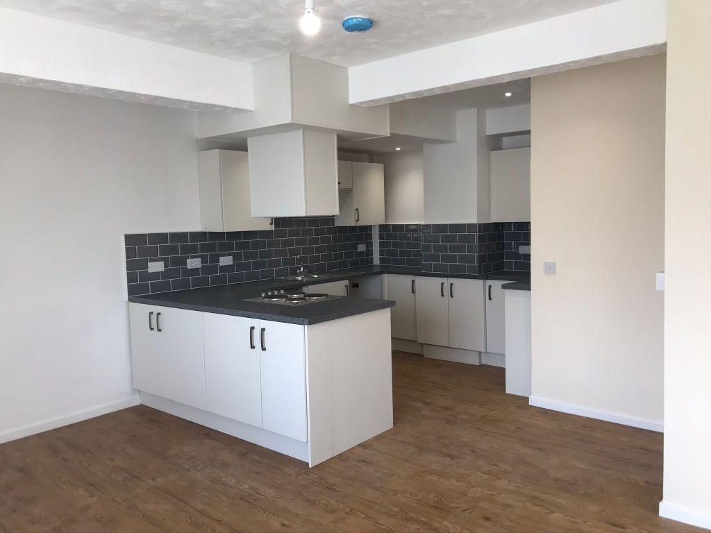 Property photo 3 of 6 Kitchen/Lounge