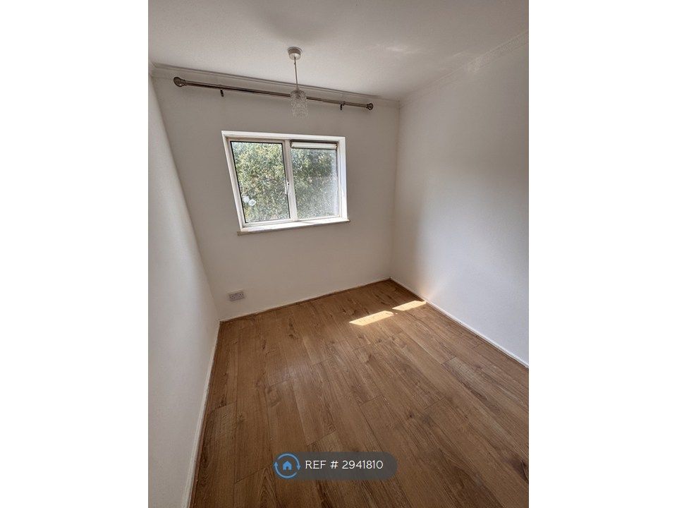 Property photo 2 of 14 Single Room 1