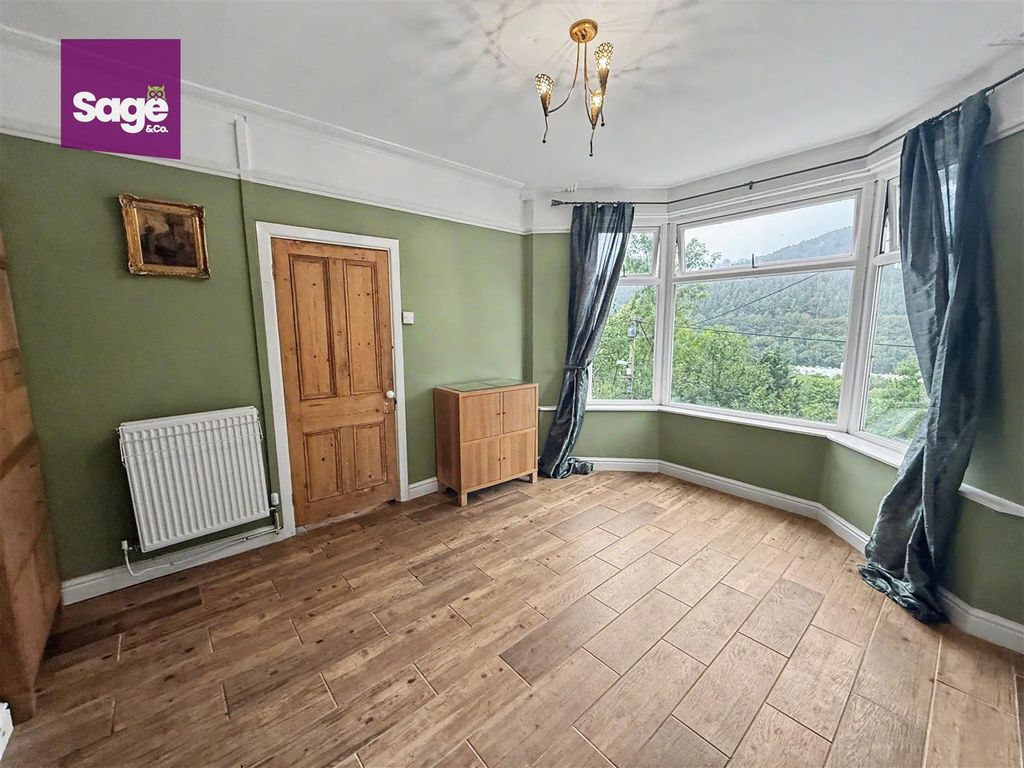 Property photo 3 of 35