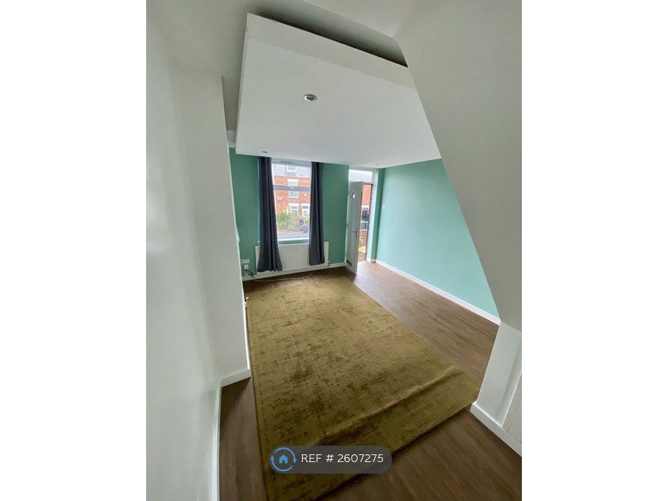 Property photo 2 of 25 Living Room