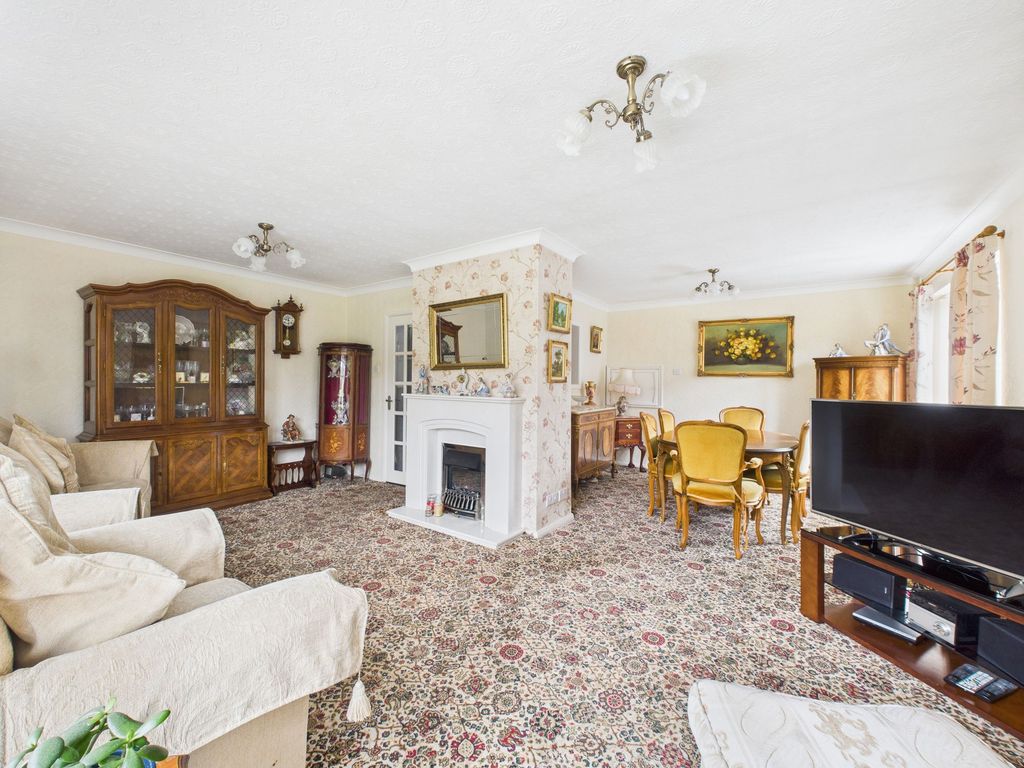 Property photo 2 of 22 Lounge/Dining Room