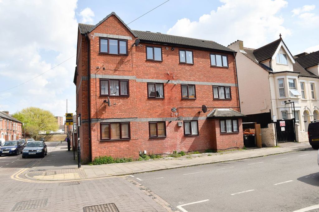 Property photo 2 of 12