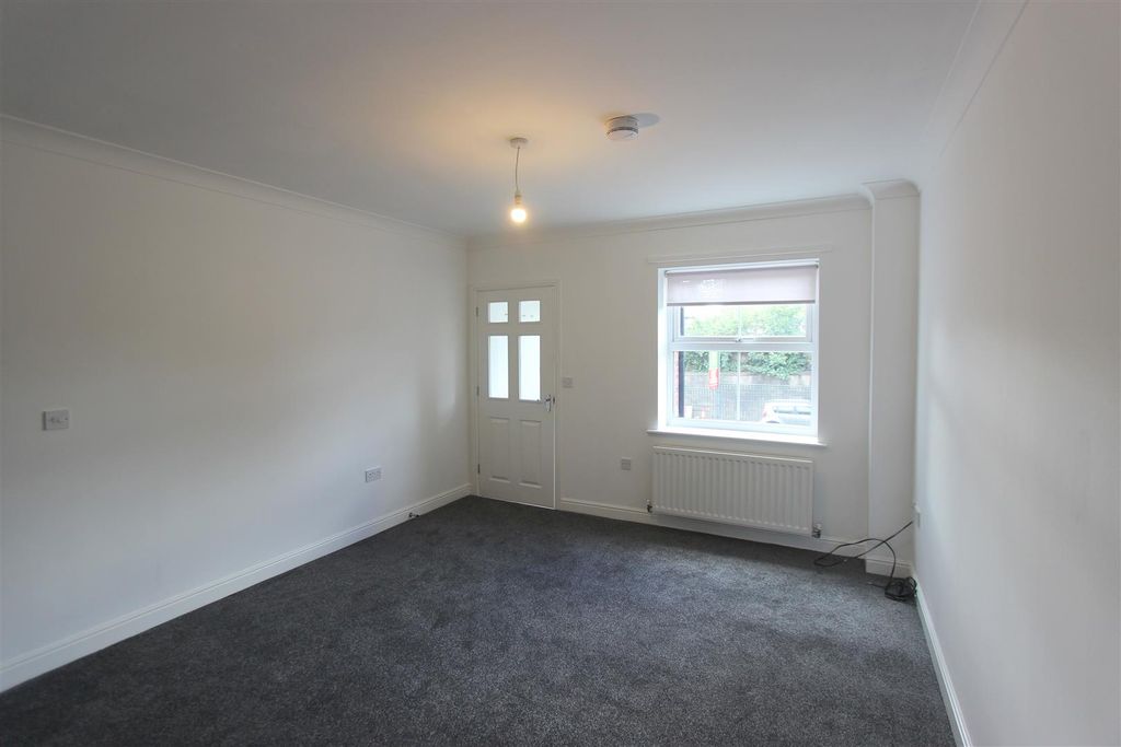 Property photo 2 of 8 Lounge