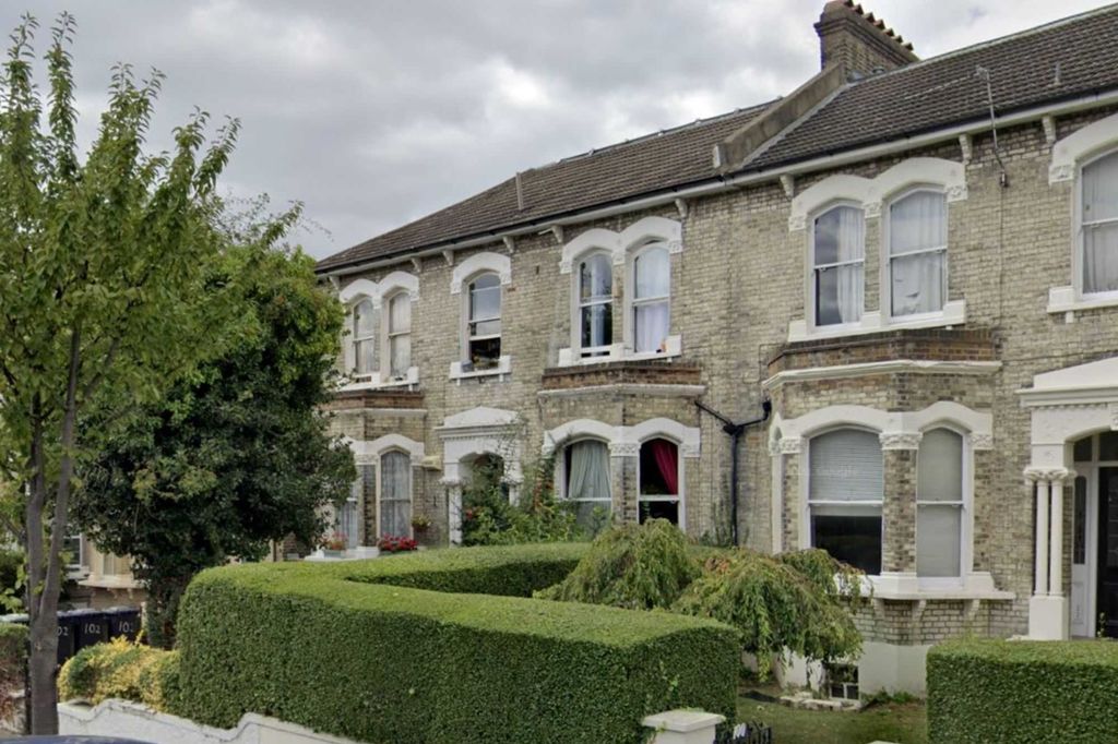 Property photo 1 of 8 Flat D, 102 Breakspears Road, Brockley, London, Se4 1Ud