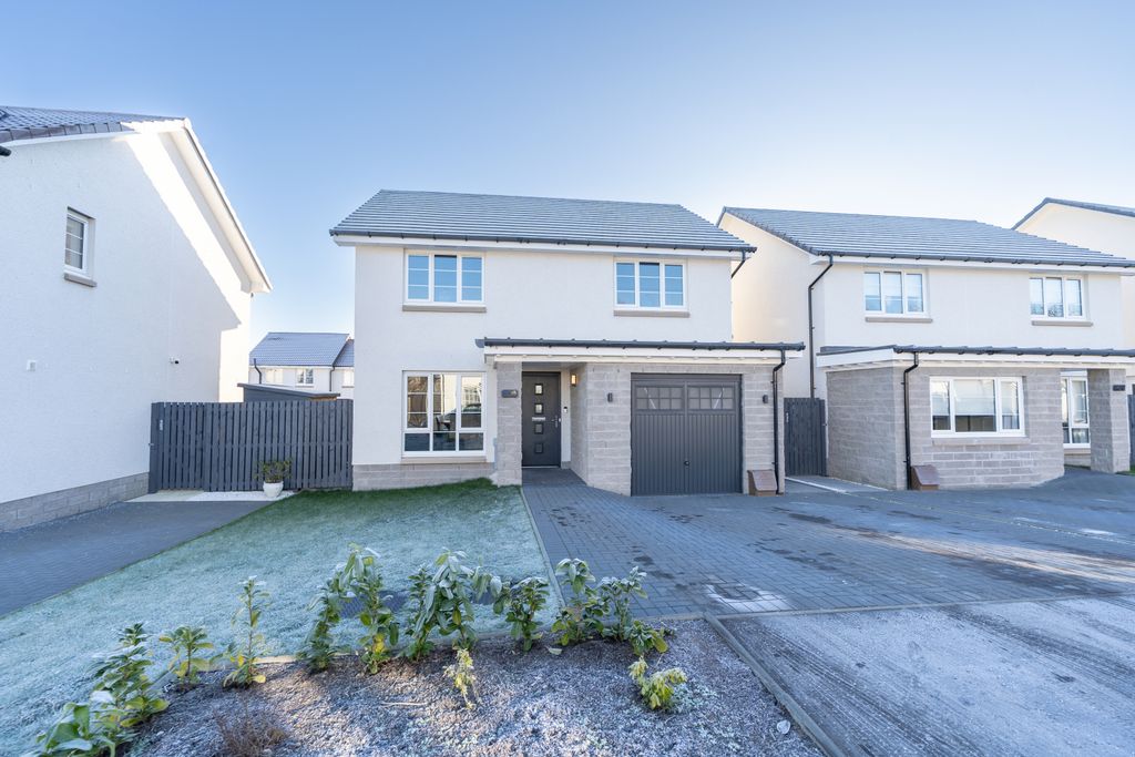 Property photo 1 of 44 4Â Bedroom Detached For Sale