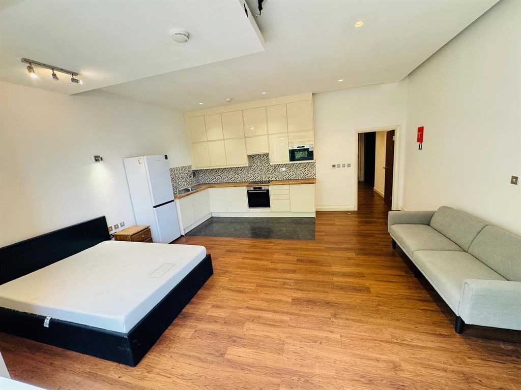 Property photo 1 of 5 Living
